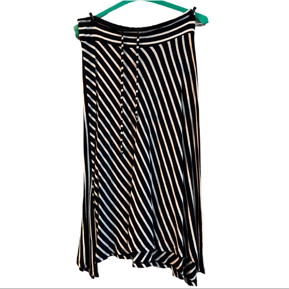Cha Cha Vente Stretchy striped and flowy Maxi Skirt
